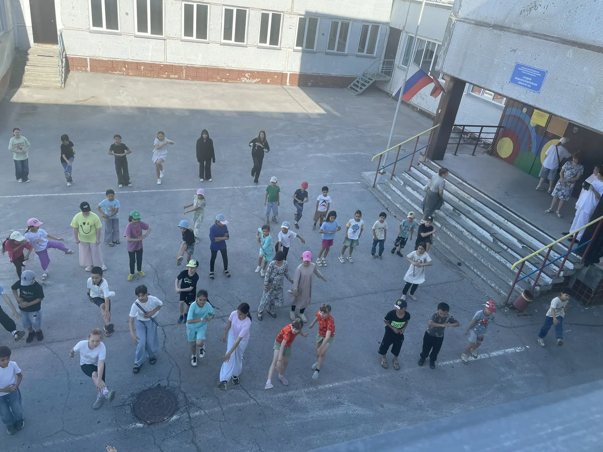 Дружные ребята летнего лагеря: вместе веселее!